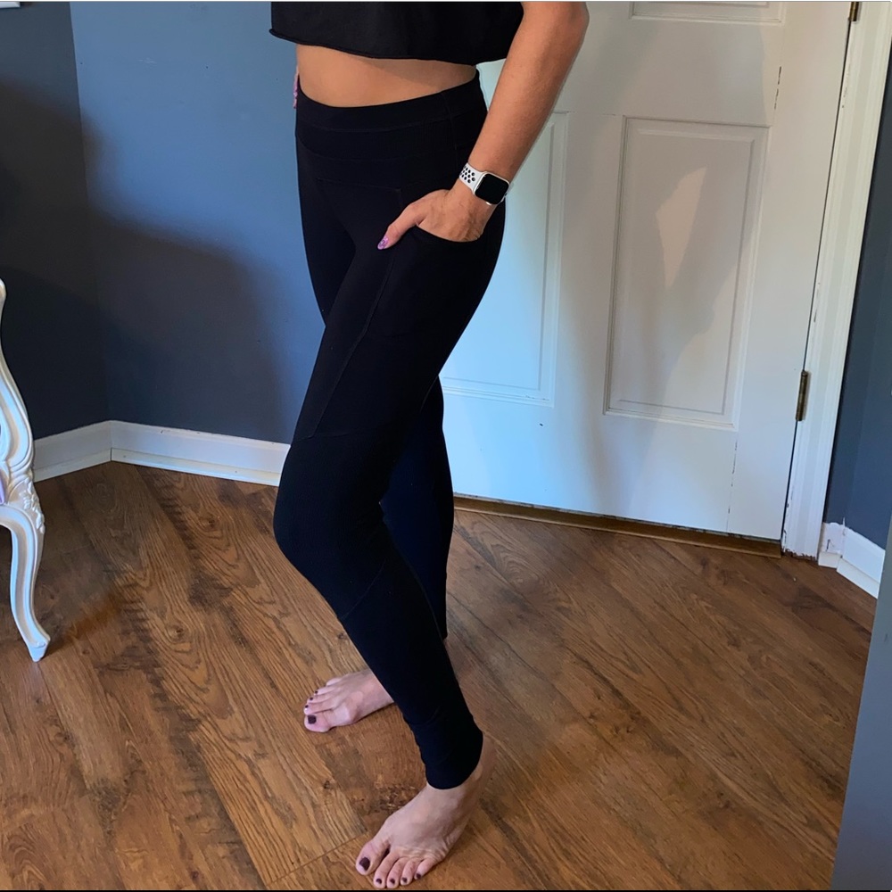 Leggings with pockets and gathered bottoms